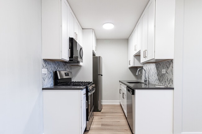 Building Photo - 531 W Aldine Ave