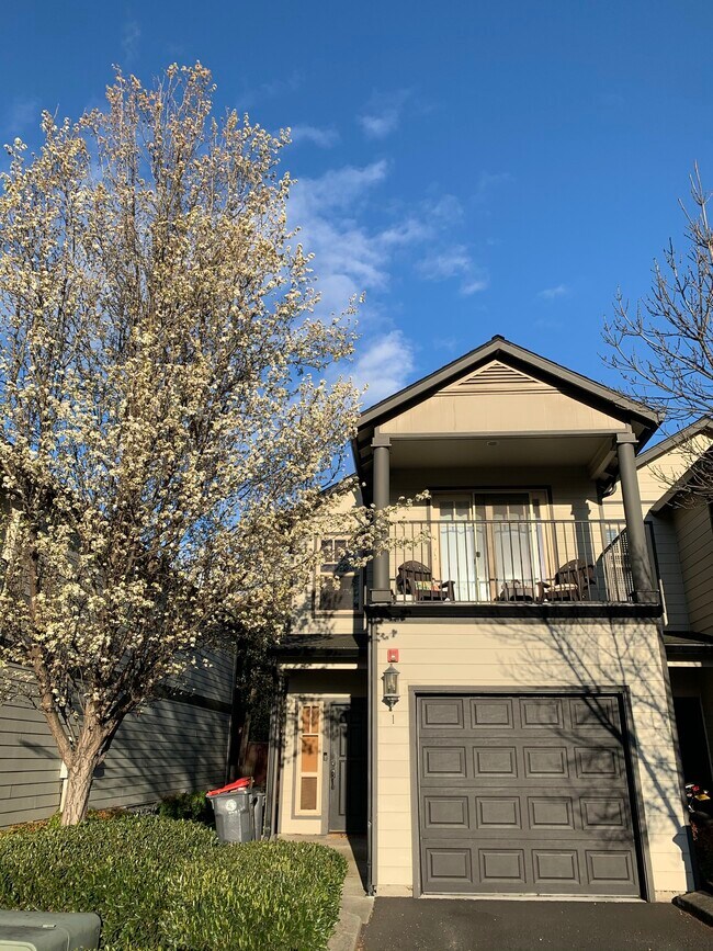 2210 E Rd, Medford, OR 97504 Townhome Rentals in Medford OR