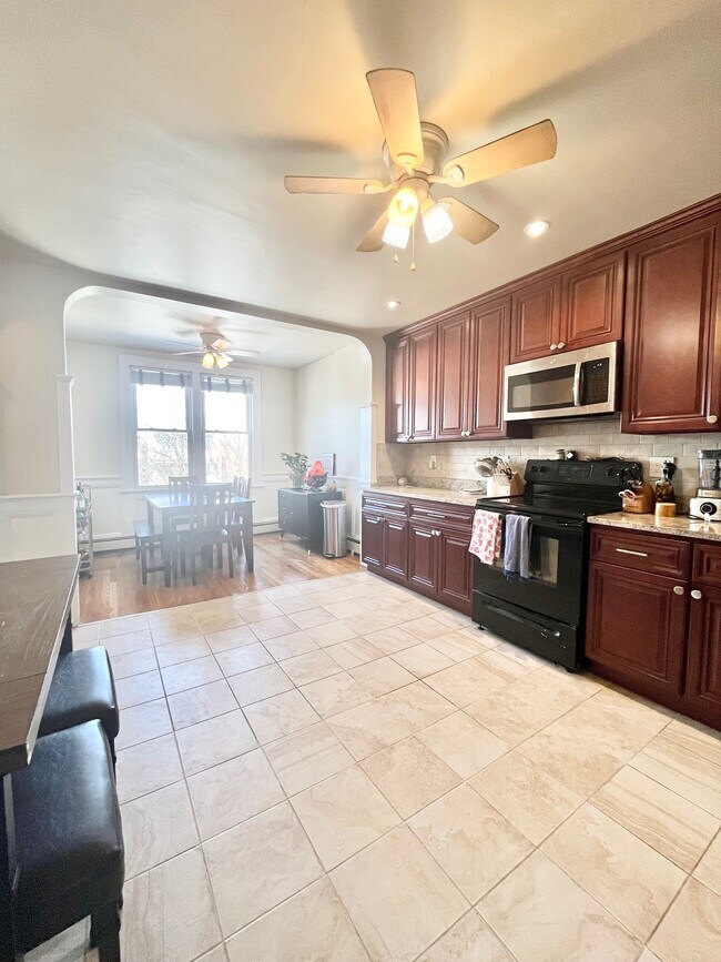 Foto del edificio - 716 E 6th St