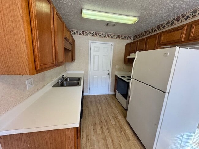 Foto del edificio - 135 Ridgefield Dr