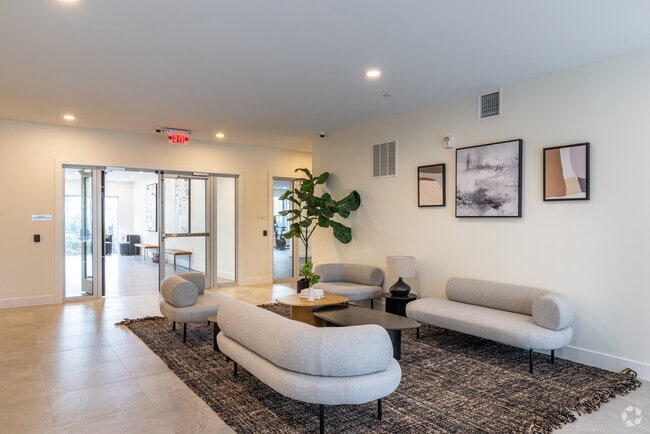 Lobby Photo - Summerhill Gardens