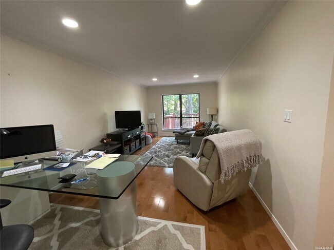 Building Photo - 18 Wimbledon Dr
