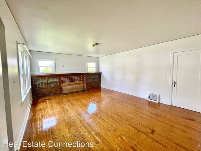 Building Photo - 3 br, 2 bath House - 670 W. 10th Avenue