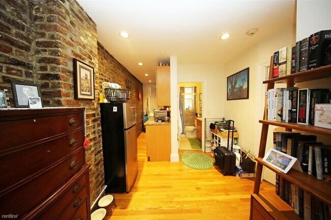 Foto del edificio - Studio, 1 bath Condo - 16 Henchman St 3R