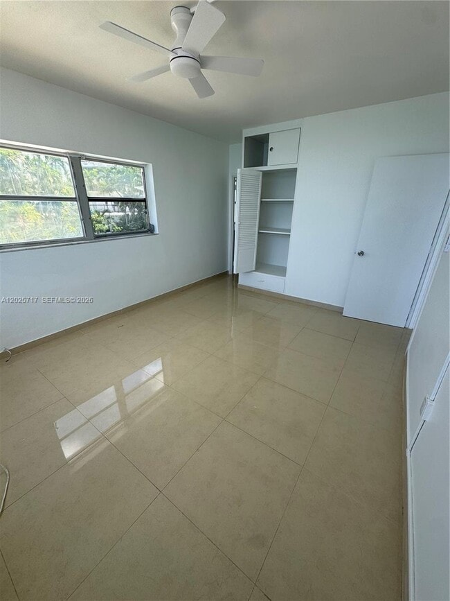 Building Photo - 10281 E Bay Harbor Dr