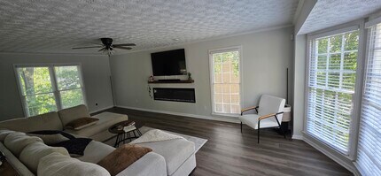 Building Photo - 4815 Old Field Dr NE