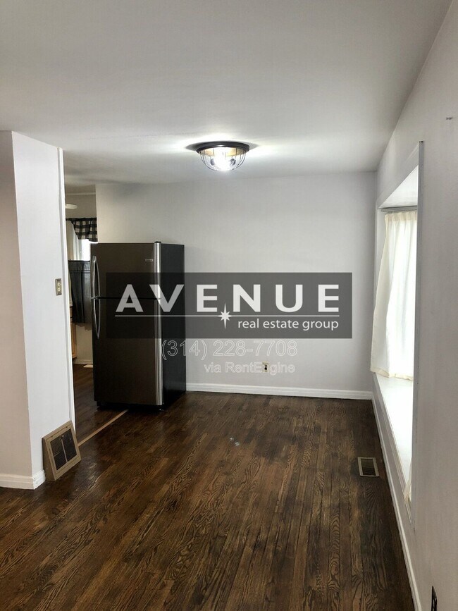 Foto del edificio - 5242 Parker Ave