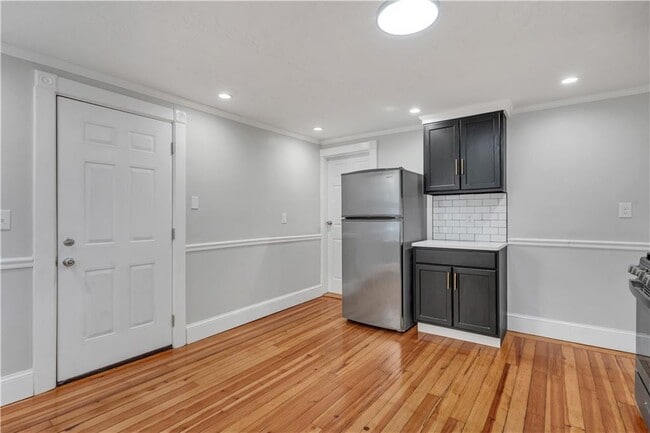 Building Photo - 382 Orms St