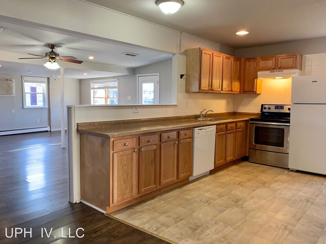 Primary Photo - 4 br, 1.5 bath House - 8 Shepherd Lane