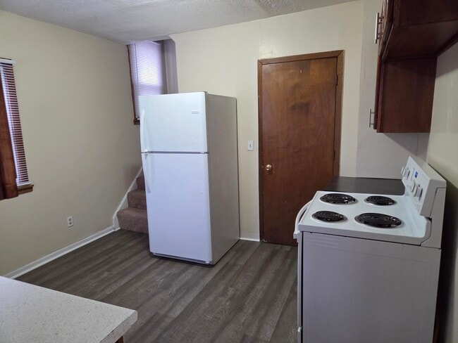 Building Photo - 2631 N Knox Ave