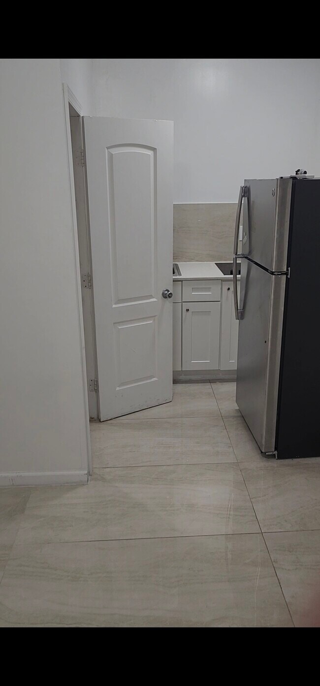 Foto del edificio - 1730 NW 30th St
