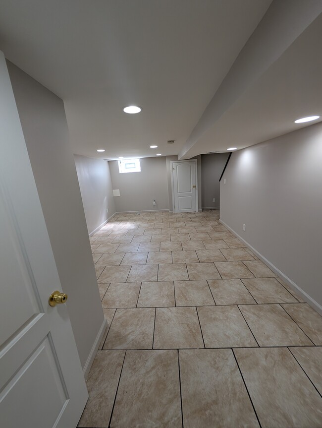 Foto del edificio - 6906 Eastbrook Ave