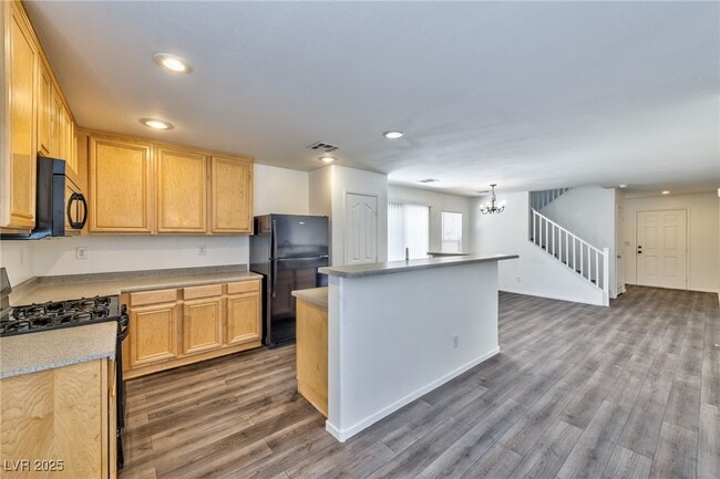 Building Photo - 577 Lapford St
