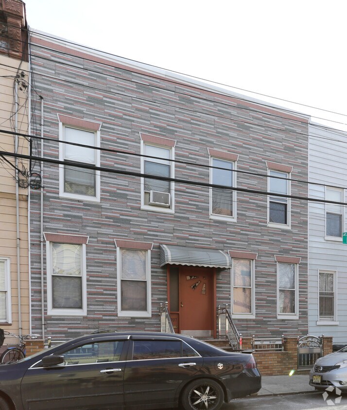 6707 Forest Ave, Ridgewood, NY 11385 Apartments in Ridgewood, NY