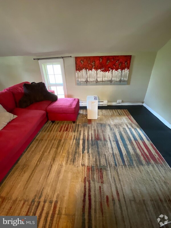 Apartments For Rent in Flint Hill VA with Hardwood Floors 2 Rentals