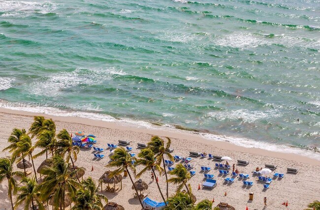 Foto del edificio - 16699 Collins Ave