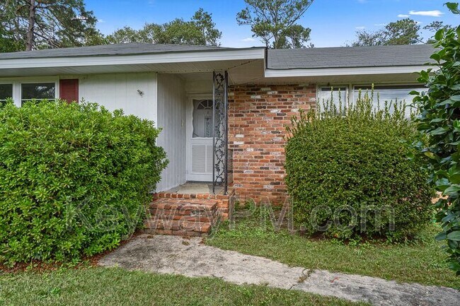 Building Photo - 1457 Columbia Hwy N