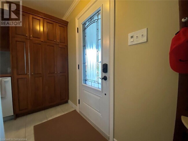 Building Photo - 246 Admiral Dr