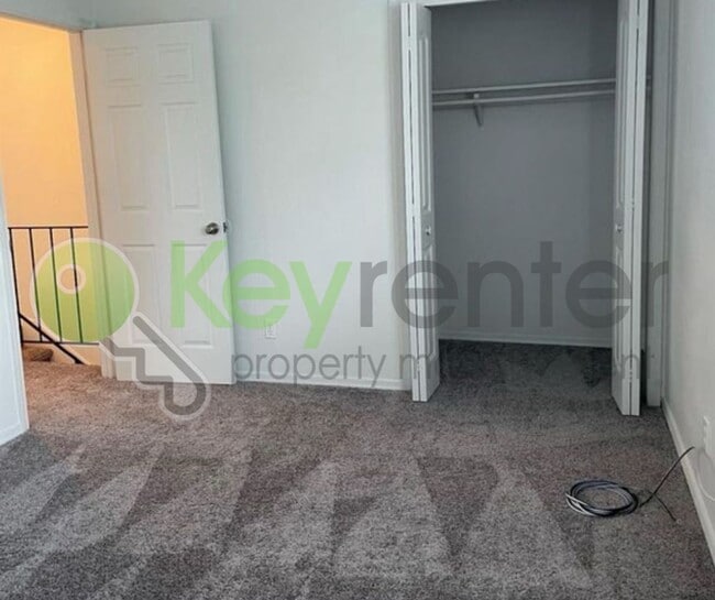 Building Photo - 5614 Hillsdale Blvd