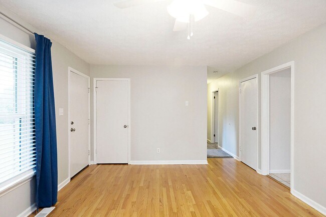 Foto del edificio - Move-in Ready One Level Home Walkable to C...