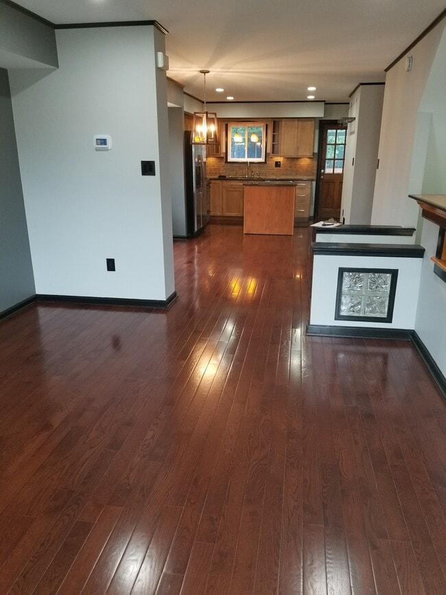 Foto del edificio - 445 W 6th Ave