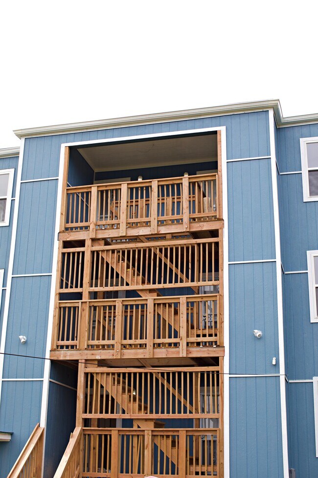 Building Photo - 3237 Garfield Ave