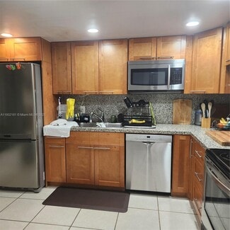 Building Photo - 158 Lakeview Dr