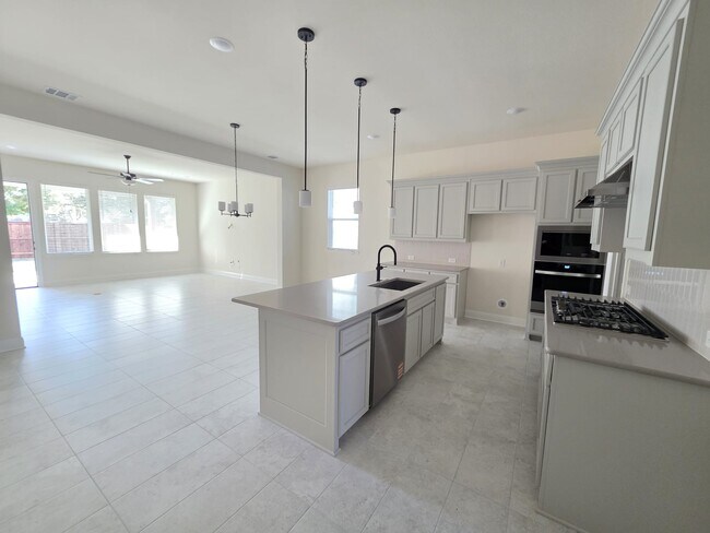 Foto del edificio - 4512 Hammerstein Blvd