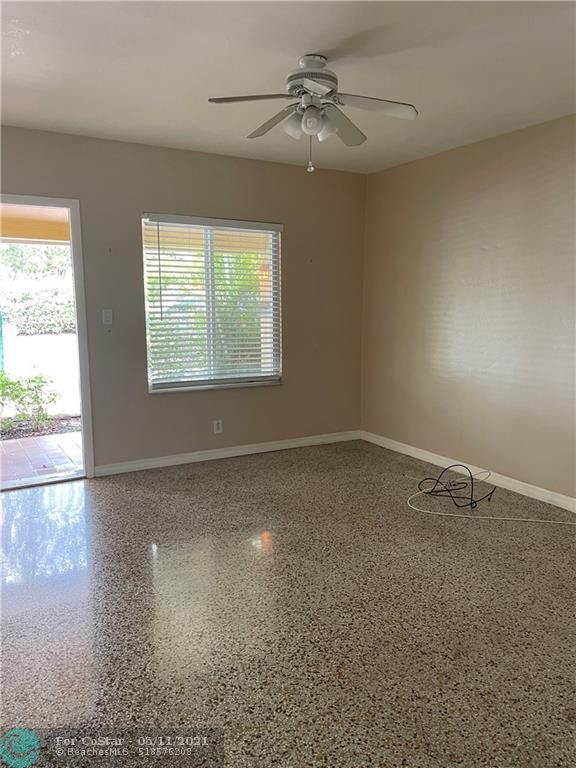 Building Photo - 434 NE 14th Ave