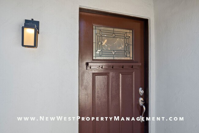 Building Photo - Freshly Renovated and Highly Upgraded Allied Gardens 4 Bedroom. Available Now!
