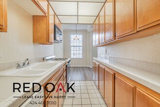 Building Photo - 5640 Franklin Ave