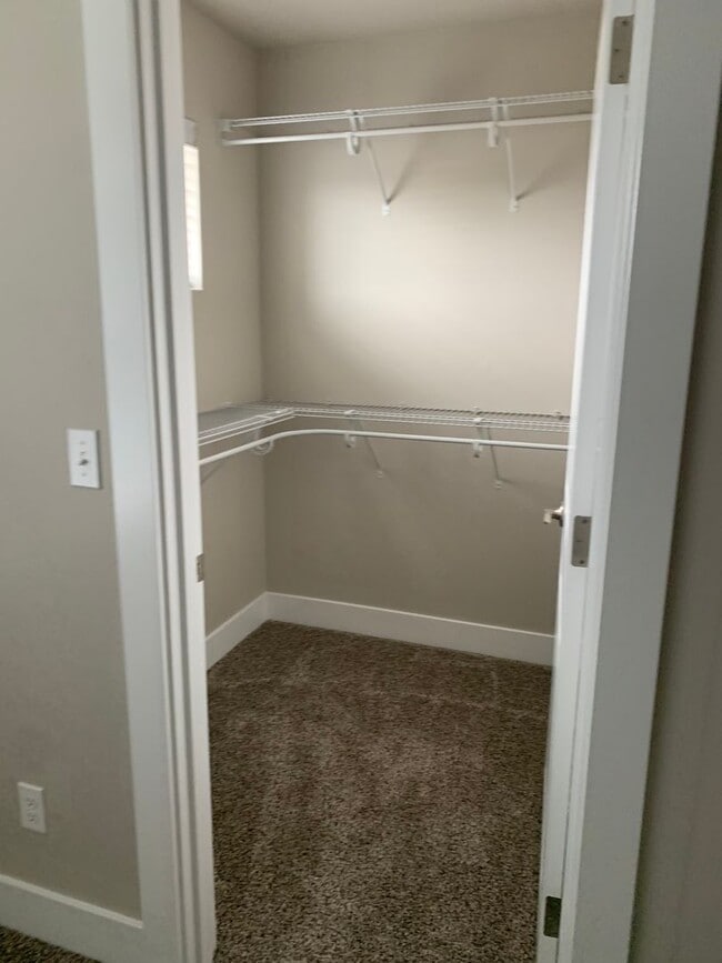 Building Photo - Lovley Home