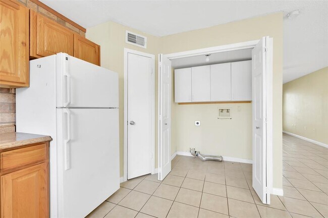 Building Photo - 250 El Dorado Blvd