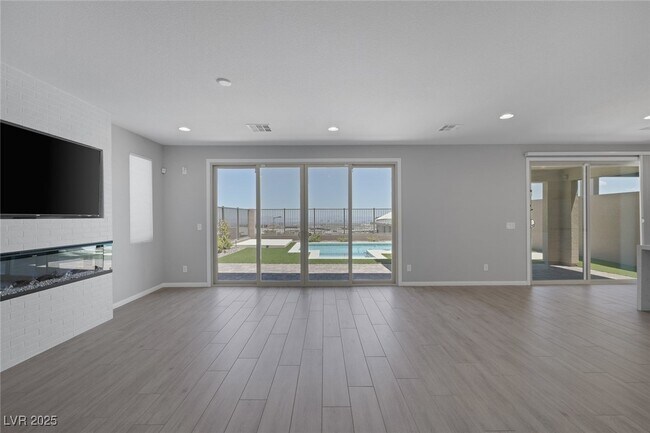 Foto del edificio - 440 Harmony Bay Ave