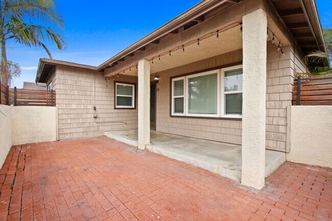 Foto del edificio - 3 bed 2 bath fully renovated apartment near Huntington Harbour