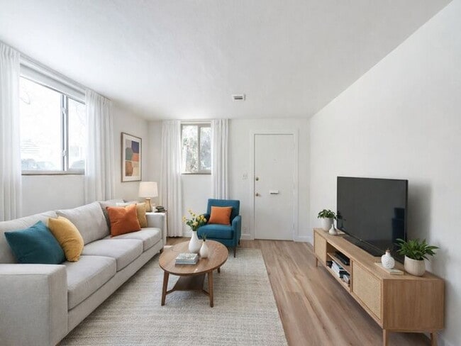 Building Photo - 2BR/1BA Garden-Level • Extra Storage • Near Wash Park