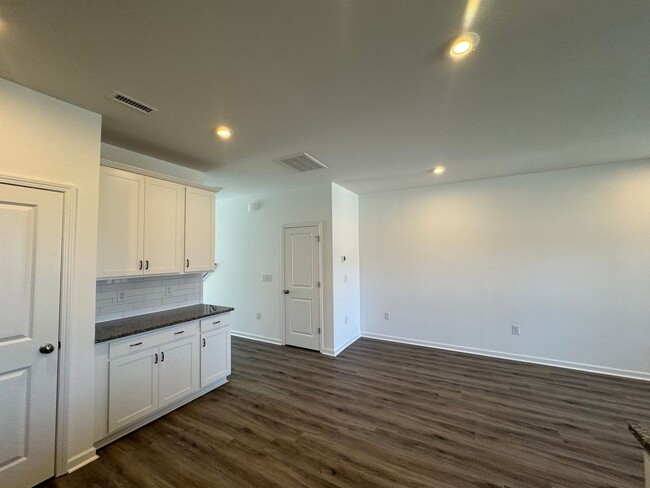 Foto del edificio - 3 Bed | 2.5 Bath New Construction Townhome...