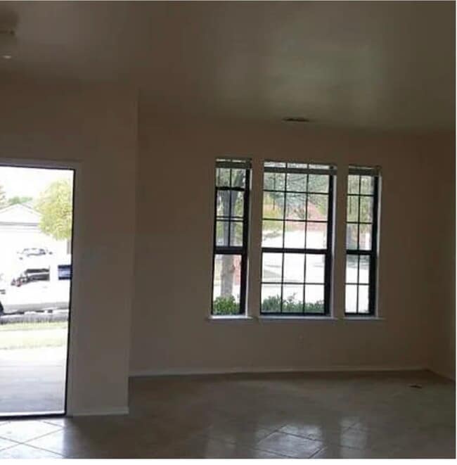Building Photo - 2821 Hilcroft Ave
