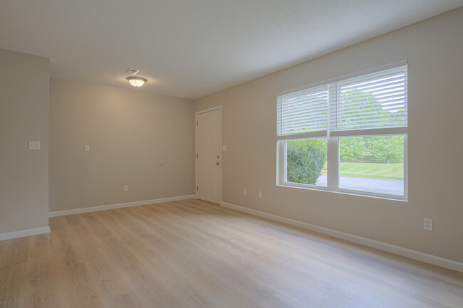 Foyer/Living room - 191 Clover Valley Cir