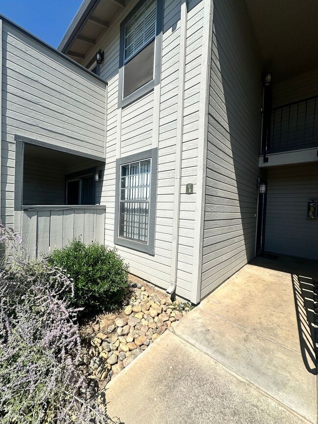 Building Photo - 3901 Dale Rd