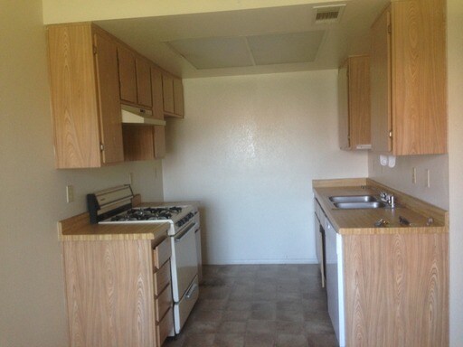 Building Photo - 1601 Cactus Dr