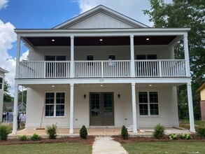 Building Photo - 637 Maddox St
