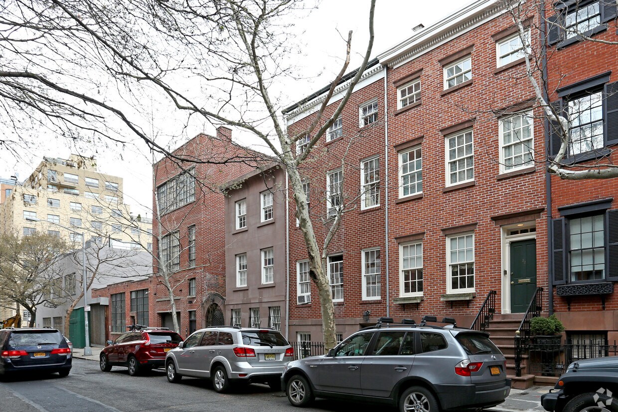 Building Photo - 34-36 Bethune St