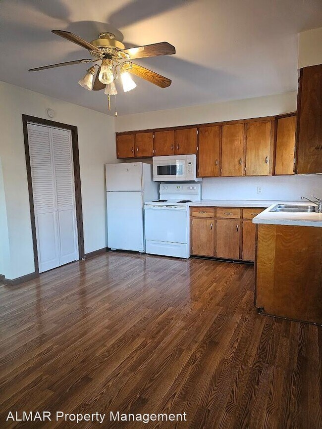 Building Photo - 2 br, 1 bath House - 812 N. Summit