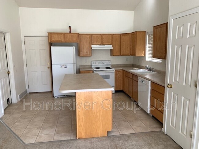 Building Photo - 1829 N Cavallo Dr