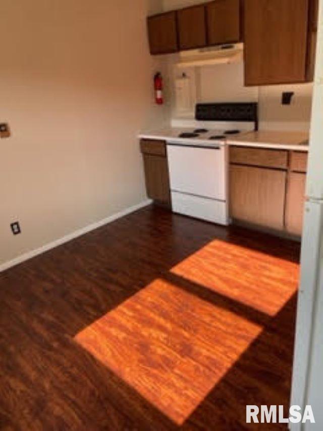 Building Photo - 2414 Lakeshore Dr