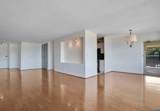 Foto del edificio - 1203 River Road Apt #19B, Edgewater, NJ 07...