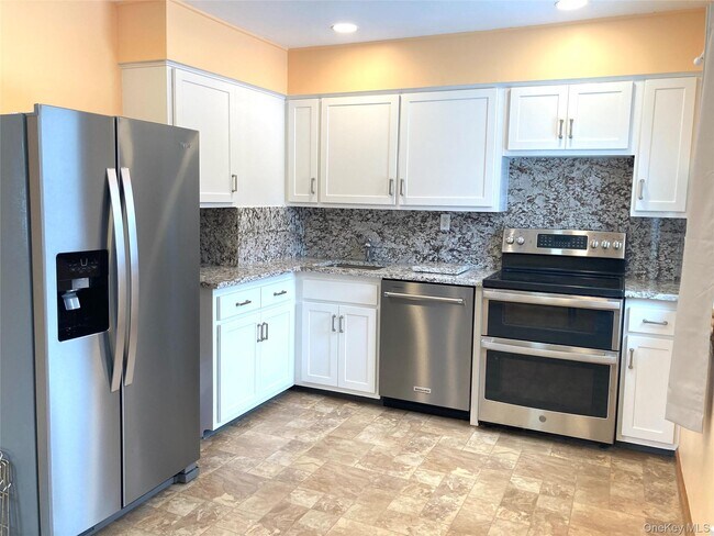 Foto del edificio - 12 Soundview Ave