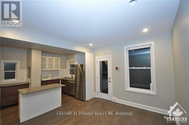 Photo du bâtiment - 571-571 McLeod St