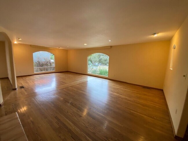 Foto del edificio - 835 17 Mile Dr